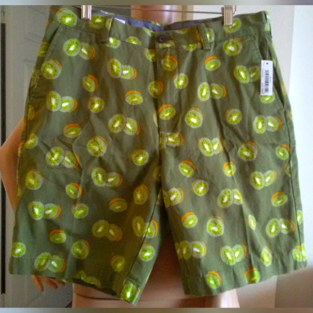 BNWT MENS SHORTS OLIVE GREEN W/ KIWI FRUIT COTTON SZ. 33 BY AMAZON ESSENTIALS